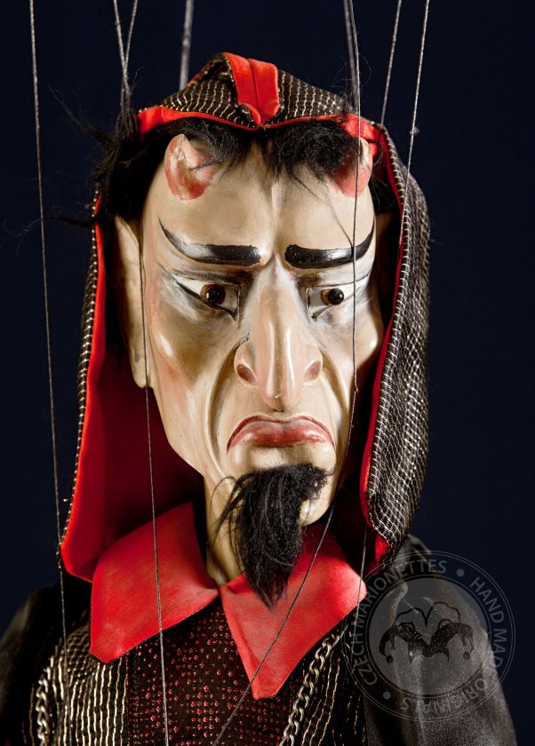 Teufel in einer Kapuze - antike Marionette