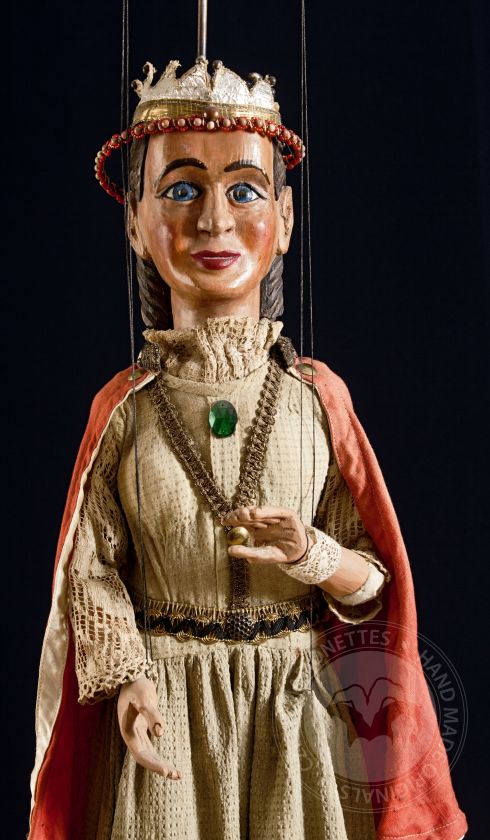 Reine - marionnette antique