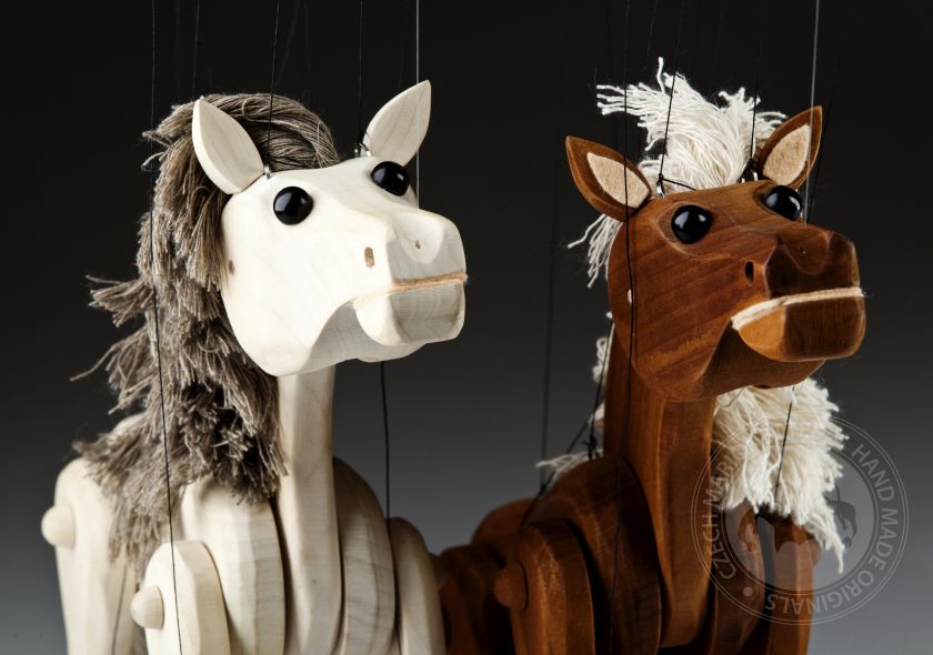 Dřevěná loutka koníka - Hatatitla