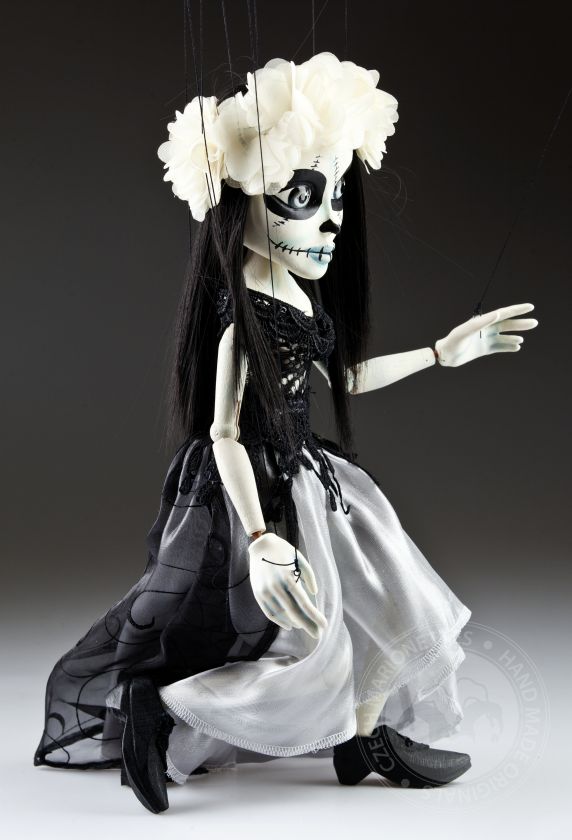 Santa Muerte blanche, marionnette design