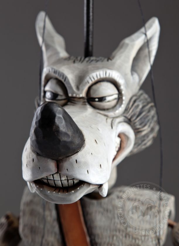 Frajer vlk v jarních lacláčích – loutka z kolekce Zoo Sapiens