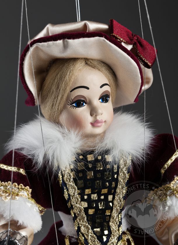 Contessa Anna - un burattino di una bionda tenera con un cappello adeguato