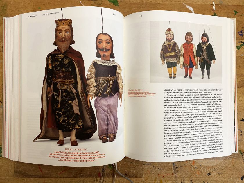 Umění loutky – výpravná kniha o jedinečné sbírce Marie a Pavla Jiráskových