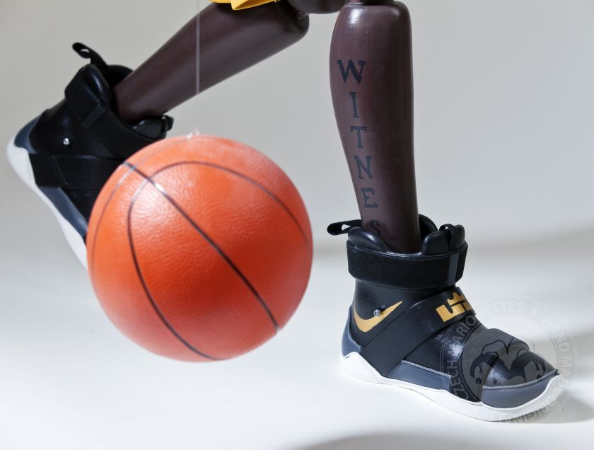 LeBron James - portrétní loutka basketbalového hráče NBA - 100 cm