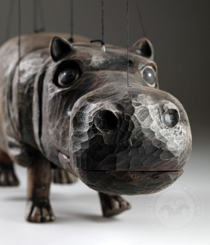Marionnette hippopotame sculptée en bois