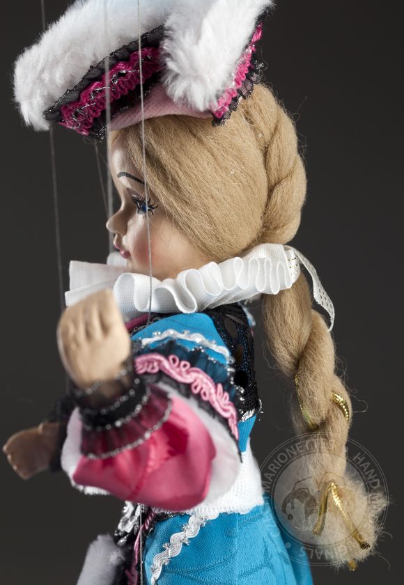 Comtesse Clara - une marionnette d'une tendre blonde avec un chapeau approprié