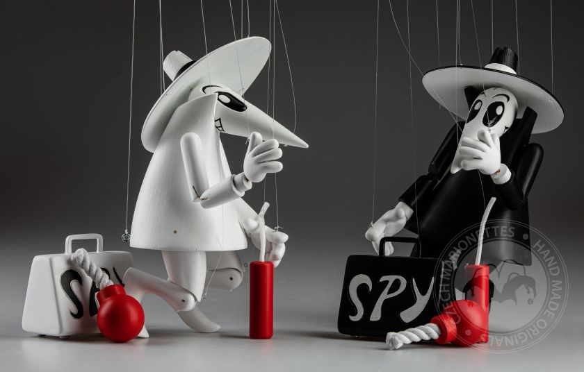 Spy vs Spy - marionnettes de bandes dessinées en bois sculptées à la main