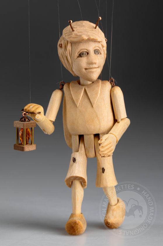 Nejmenší loutka na světě - dřevěná vyřezávaná marioneta broučka