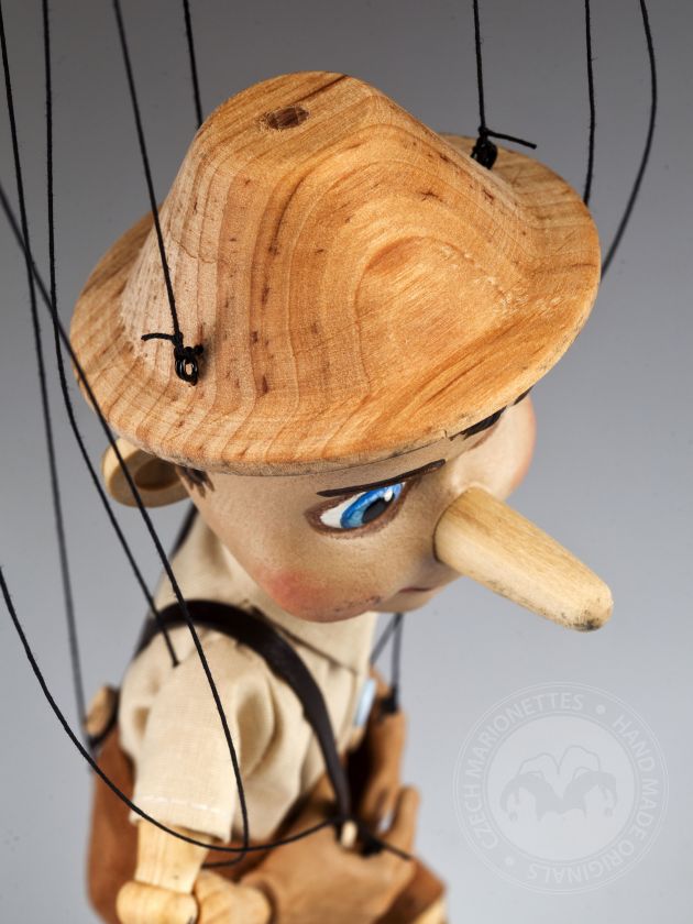 Úžasná loutka Pinocchio retro stylu
