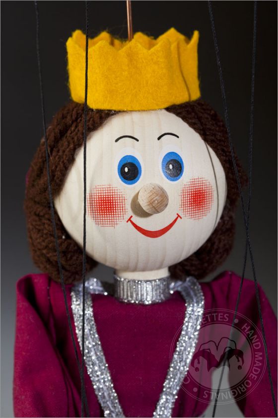 Queen Hedvika Marionette