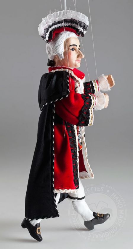 Wolfgang Amadeus Mozart - un burattino in un costume di ottima fattura