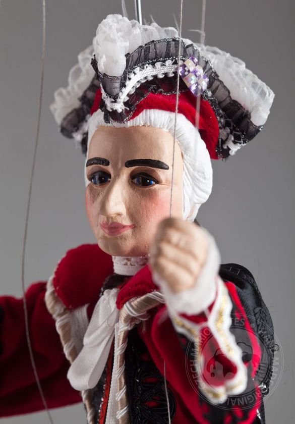 Wolfgang Amadeus Mozart - un burattino in un costume di ottima fattura