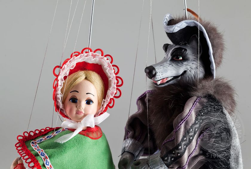 Le Petit Chaperon Rouge et le Loup - marionnettes en beaux costumes