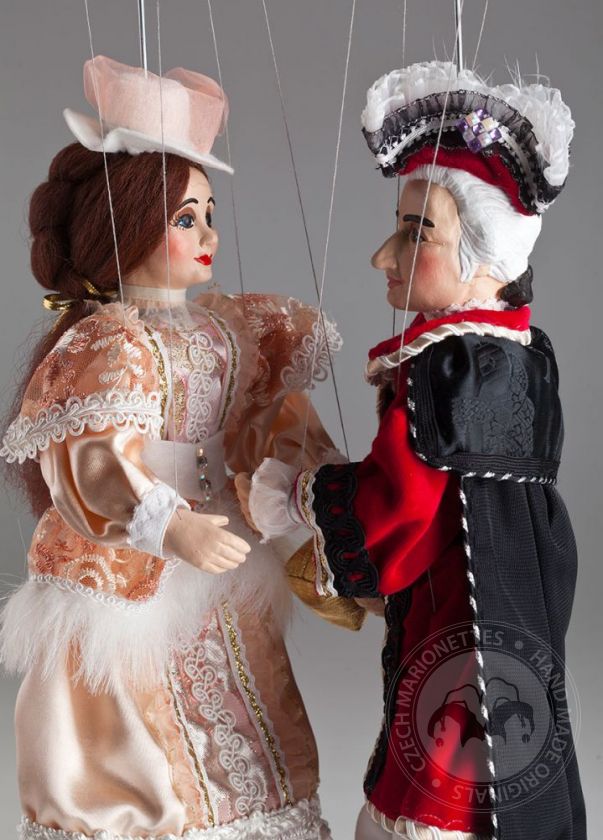 Baroque couple - wonderful puppets in beautiful costumes