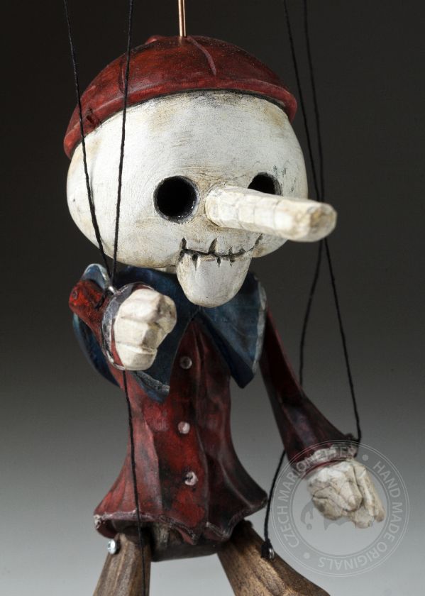 Superstar Pinocchio jako kostlivec – dřevěná loutka s originálním vzhledem