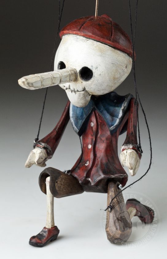 Superstar Pinocchio jako kostlivec – dřevěná loutka s originálním vzhledem