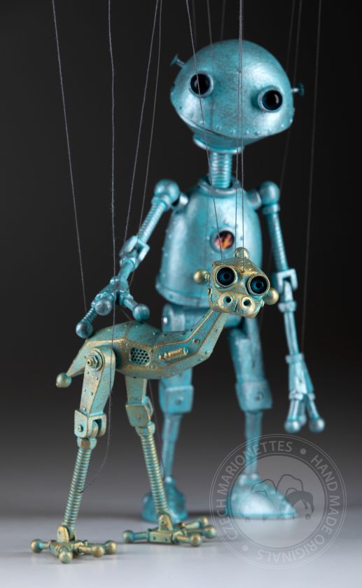 Ona – female robot puppet hand-made in Steampunk style