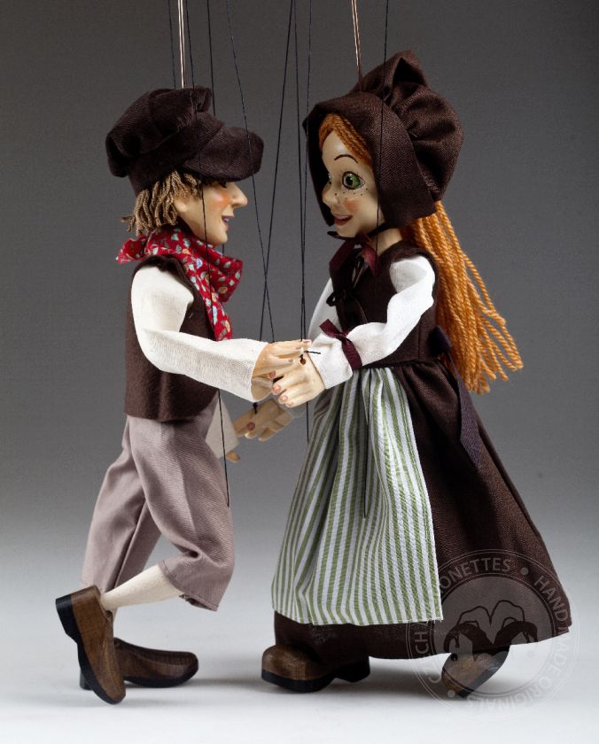 Wunderbares Marionettenpaar: Dorothy und Pepa verliebt