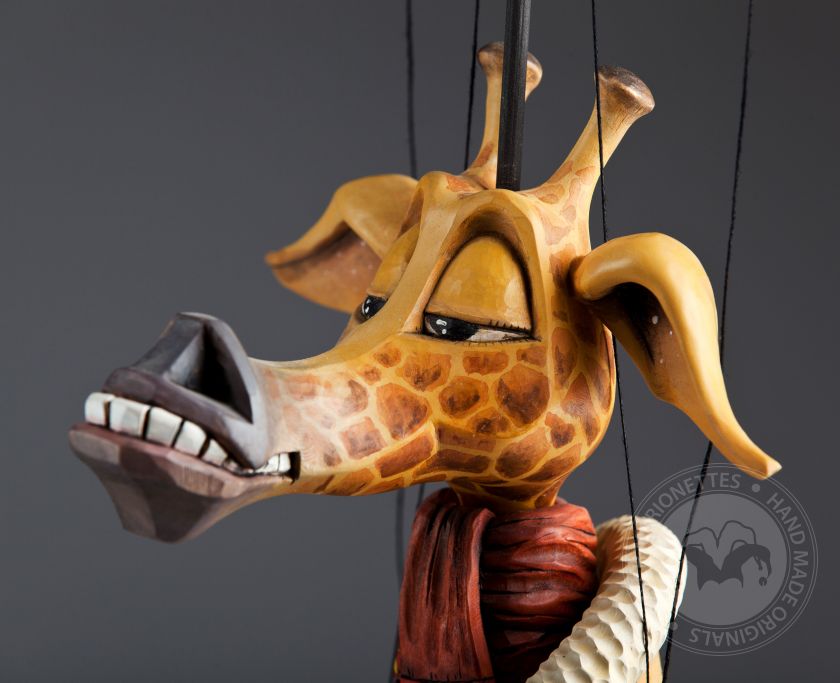 Giraffe, the explorer – hand-carved marionette from Zoo Sapiens Collection by Jakub Fiala