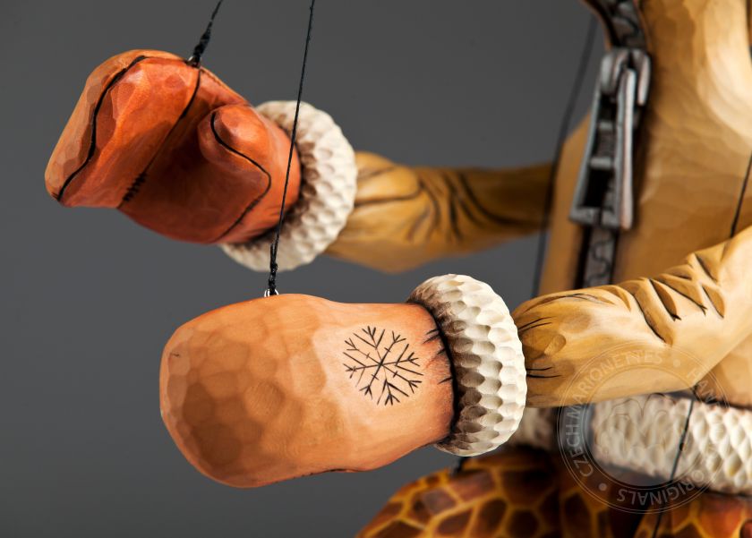 Žirafa cestovatel z kolekce Zoo Sapiens