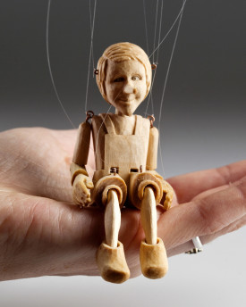 Die kleinste Pinocchio Marionette der Welt - eine aus Lindenholz geschnitzte Miniaturpuppe