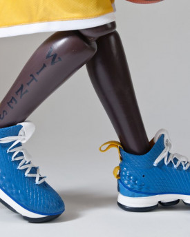 Lebron James, 3D-Modell der "blauen" Schuhe eines Spielers für eine 100cm-Marionette