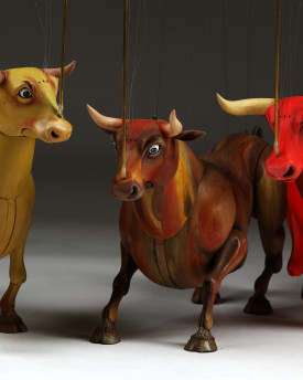 Drei Stiere - Meisterwerkmarionetten aus Holz