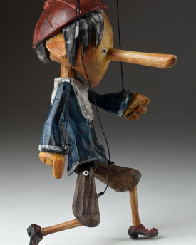 Superstar Pinocchio une marionnette en bois au look original