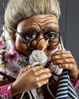 Babička s pletením