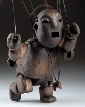 Golem - une marionnette sculptée à la main inspirée des légendes de Prague