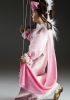 foto: Schöne Aschenputtel - eine Marionette in einem rosa Kleid mit einem Schleier