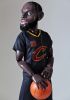 foto: Marionnette professionnelle de joueur de baskeball LeBron James - 100 cm de hauteur