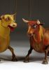 foto: Trois taureaux - marionnettes de chef-d'œuvre en bois