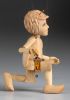 foto: Nejmenší loutka na světě - dřevěná vyřezávaná marioneta broučka