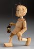 foto: La plus petite marionnette du monde - un Coccinelle  en bois sculpté à la main