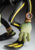 foto: Plongeur grenouille sculpté à la main dans du bois de tilleul